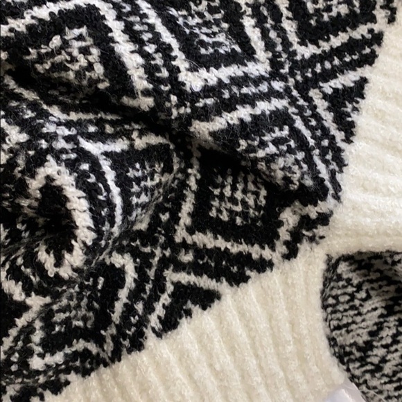 cable & gauge black and white knit sweater size XL - Picture 10 of 11